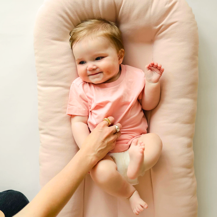 WobbleNest - Soft Newborn Lounger