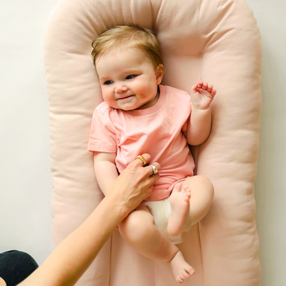 WobbleNest - Soft Newborn Lounger